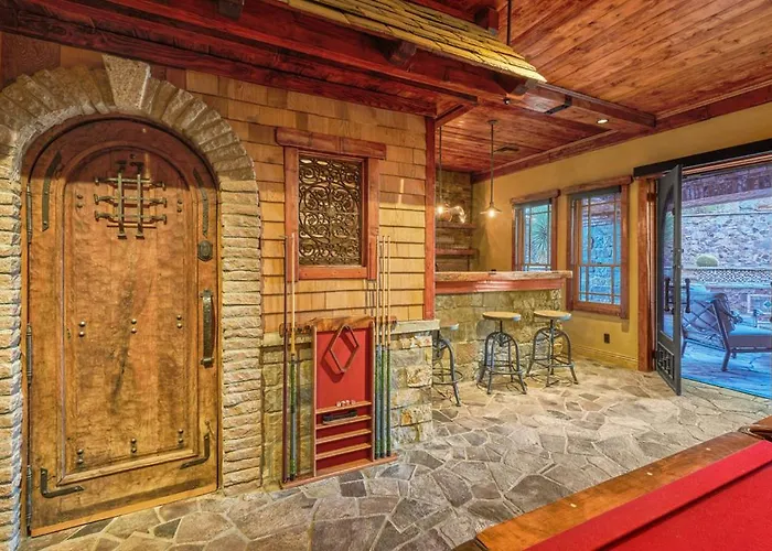 Holiday home Castle On Black Mountain Breathtaking Panoramic Views And Outdoor Entertainment